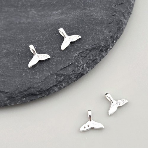 비즈팡 [SVP-07-02]순은펜던트 실버925 한쪽큐빅고래꼬리 7.6x6.5mm (내경1.9mm) 고래꼬리펜던트 ,1개