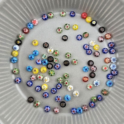 비즈팡 [J6-101-01]베네치아비즈 데이지꽃원 4mm 멀티 ,1줄(38cm)