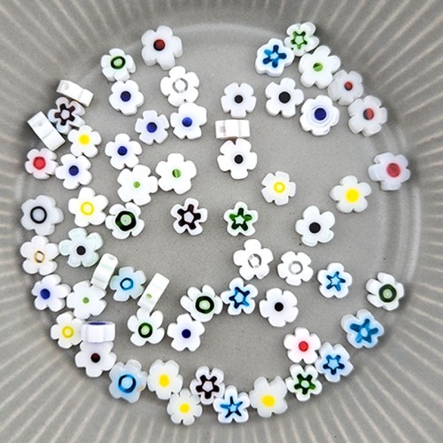 비즈팡 [J6-103-10]베네치아꽃 7mm(6.5~7.5mm) 화이트멀티 ,반줄(18cm)