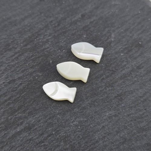 비즈팡 [JG-02-04]자개펜던트 자개물고기 12x6mm 세로홀 민물패 화이트 ,1개