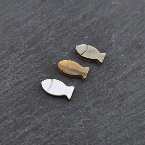 비즈팡 [JG-02-05]자개펜던트 자개물고기 12x6mm 세로홀  민물패 블랙 ,1개