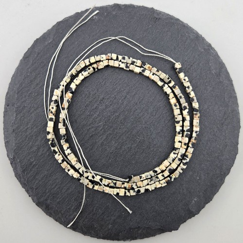 비즈팡 [J6-302-09]원석 큐브사각 2.5mm 반점석 ,반줄(약18cm)