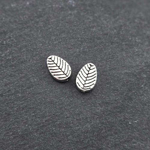 비즈팡 [PM-1-09]메탈펜던트 엔틱나뭇잎통과형 6x9mm (내경1.1mm)  ,1개